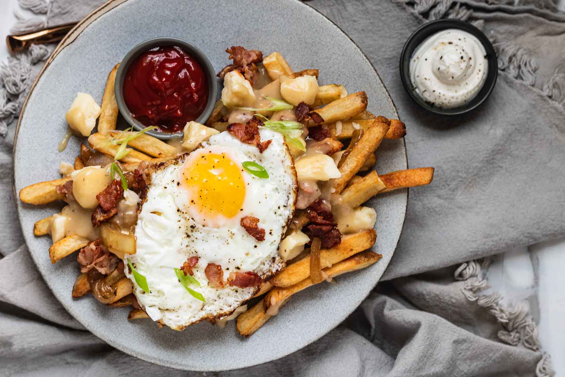 Master Breakfast Poutine: Pro Tips for Crispy Fries & Melted Cheese